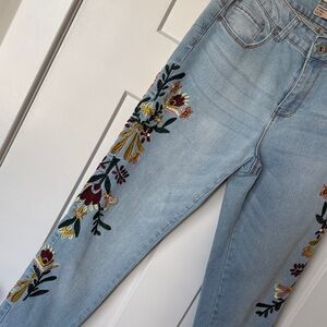 Sandpiper Petite Light Blue Jeans with Multicolor Floral Embroidery 8P